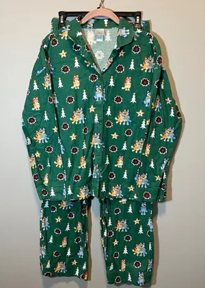 Hanna Andersson Bluey Christmas Flannel Pajama Set Green Women's Small 2 Piece thumbnail 1