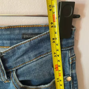 Judy Blue Straight Fit Distressed Frayed Medium Rise Jeans Women's size 3 / 26 thumbnail 10