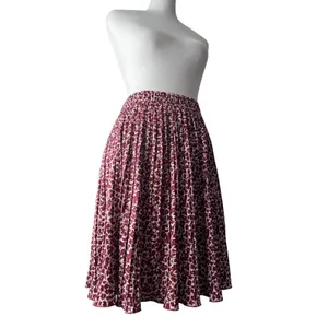 Ann Taylor Loft Maroon & White Floral Pleated Elastic Waist Knee Length Skirt thumbnail 4