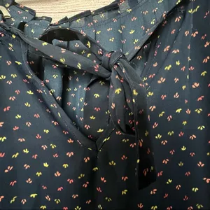 Lauren Conrad Womens Pleated Neck Tie back Short Sleeve Blouse Sz M thumbnail 13