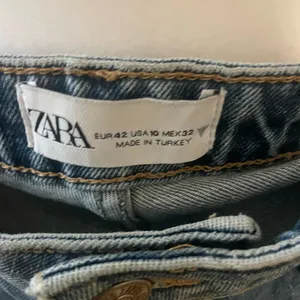 Classic Zara Mom Fit Jeans thumbnail 2
