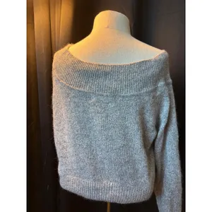 Anchor Blue‎ Silk Angora Blend Gray Boat Neck Off Shoulder Crop Sweater Medium thumbnail 4