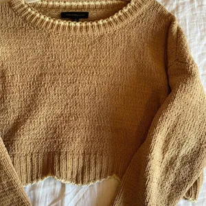 Crop Knit Scalloped Hem Sweater thumbnail 2