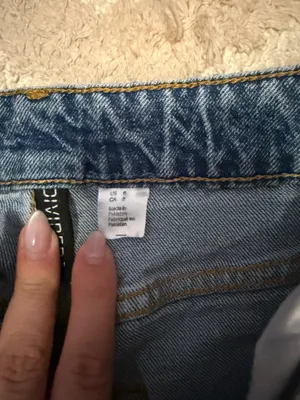 H&M Mom High-Waisted Jeans thumbnail 2