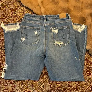 American Eagle Outfitters Women's Ripped Blue Mom Jeans!!! thumbnail 3