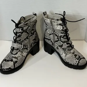Shoedazzle Adrianna Shoes Block Heel Bootie Black White Faux‎ Snakeskin Size 6 thumbnail 3