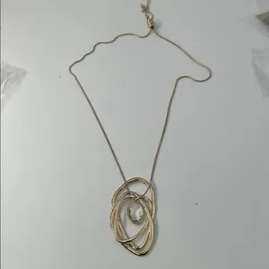 Elegant Gold Pendant Necklace thumbnail 4