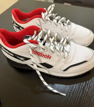 Size US 6 Women’s reebok classic white/red/black leather shoes (m12) thumbnail 1