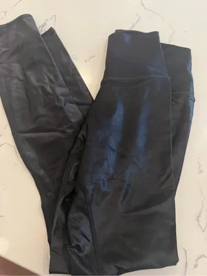 ALO Yoga Black High-Rise Leggings thumbnail 1