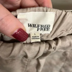 ✨Aritzia Wilfred Free Khaki Sz Large Shorts✨ thumbnail 4