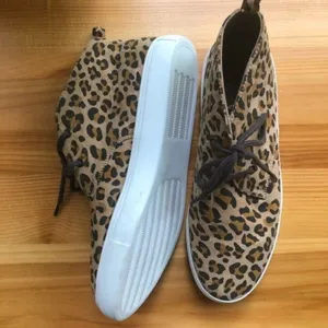Gap Womens Cheetah Print Midtop Lace Up Sneaker Sz 8 thumbnail 2