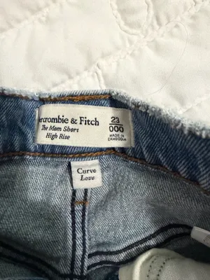 Abercrombie & Fitch The mom short High rise thumbnail 3