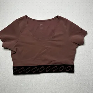 Nike Women’s Cropped Athletic Top Short Sleeve Brown Logo Hem thumbnail 2
