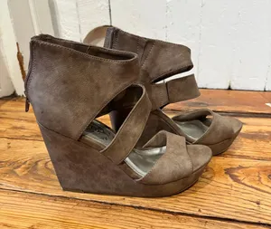 Unlisted Kenneth Cole Day Dream Wedge Heels size 6 thumbnail 1