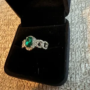 Gorgeous Stainless Steel Silver and Faux Emerald Ring Size 8 thumbnail 3