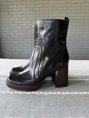 Marc Fisher Black Leather Abitha Block Heels Ankle Booties Size 8 Y2K thumbnail 2