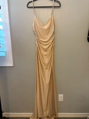 La Femme champagne sleeveless v-neck ruched dress with slit size 6 thumbnail 3