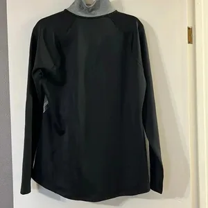 Like New Women’s Under Armour pull over thumbnail 4