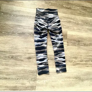 Lululemon wunder under Camo crop leggings thumbnail 3