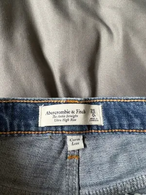 Abercrombie High-Rise Jeans thumbnail 4