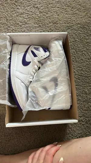 Air Jordan 1 thumbnail 3
