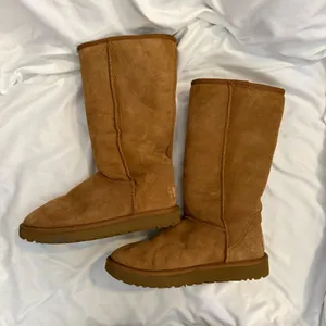 EUC UGG Classic Tall II Chestnut Boots thumbnail 1
