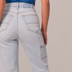 Abercrombie & Fitch Light Wash Ultra Hi Rise 90s Straight Carpenter Jean Size 6 thumbnail 3
