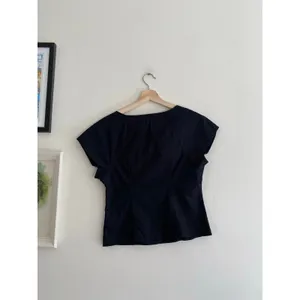 MADEWELL Twist Front Seamed Poplin Top in Black Size 4 thumbnail 5