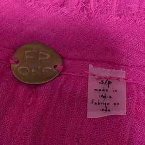 Free People Padma Pink Raw Hem Short Flutter Sleeve V-Neck Sheer Blouse Top Sz S thumbnail 4