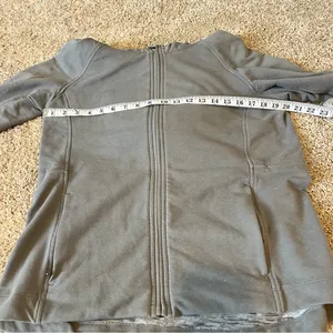 Women's Gray Lululemon Hooded Jacket thumbnail 5