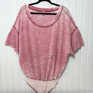 FREE PEOPLE Cozy Girl Bodysuit T-Shirt Faded Burgundy Pink Winding Road‎ Size S thumbnail 1