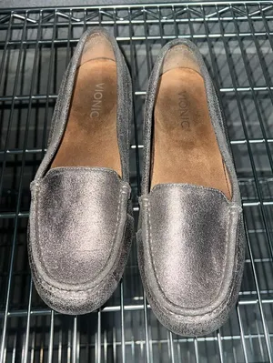 Vionic Women's Metallic Silver Loafers‎ 9 thumbnail 1