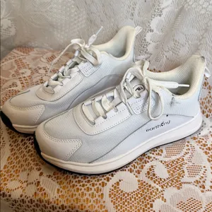 Earthing white low top lace up athletic shoes sz 6.5 thumbnail 2