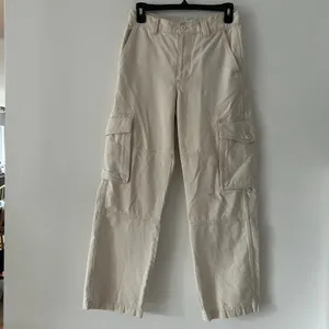 Aritzia TNA Troop Cream Ivory Cargo Utility Straight Leg Pants Size 2 thumbnail 4