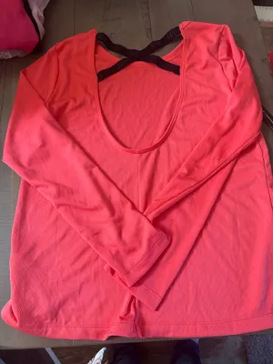 Nike Size Small NWT Women's Long Sleeve Athletic T-Shirt Coral thumbnail 4