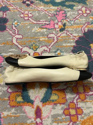 Tory Burch Claire Cap Top Leather Ballet Flats in New Cream/Black Size 9 Neutral thumbnail 12