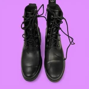 Cute clean lace up Timberland black leather boots 2” block heel classic street thumbnail 4