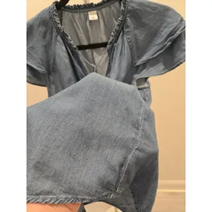 ​Old Navy Small Chambray Flutter Sleeve Tassel Tie Peasant Denim Top Women's thumbnail 3