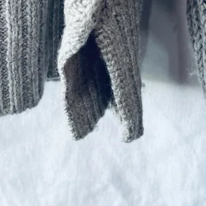 Wild Fable Gray Cropped V-Neck Sweater M thumbnail 4