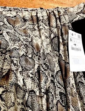 Zara BASIC NWT TRENDY NWT BLACK/front snake print pleated midi skirt S thumbnail 10