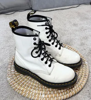 Dr. Martens Women’s Doc's. Doc Martens 11821 Boots 8 Eyes in White Gloss 7 thumbnail 1