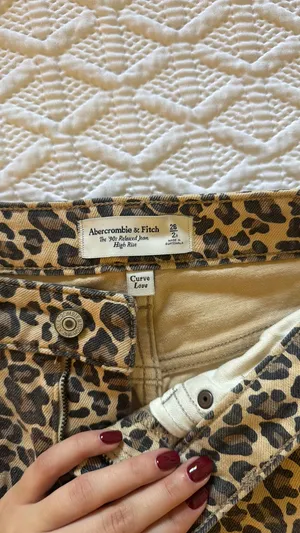 Abercrombie Jeans High-Rise Straight Curve Love thumbnail 2