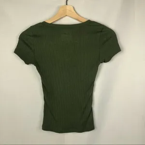Hollister Hunter Green Ribbed Button Down Front Short‎ Sleeve T-Shirt XS thumbnail 2