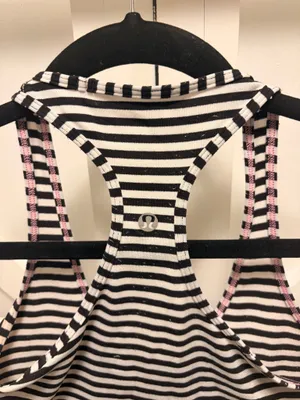 super cute striped lululemon hip length tank top! thumbnail 3