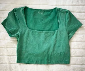 aerie Offline Green Crop Active Top thumbnail 1