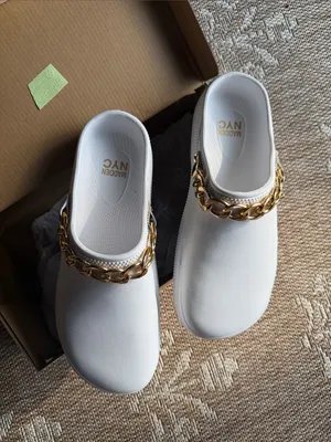 NWT in box NYC Madden White Slip-On Clog with Gold Chain thumbnail 3