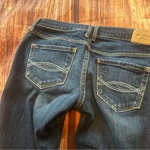 Women’s Abercrombie & Fitch Low Rise Straight Jeans Size 4 thumbnail 3