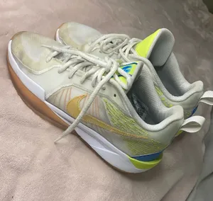 Nike Sabrina 2 SE GS "Hesi Hitter" Basketball Lemon Twist Kids Size 6.5 thumbnail 1