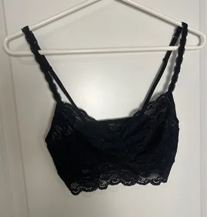 Black Lace Bralette with Scalloped Hem thumbnail 1