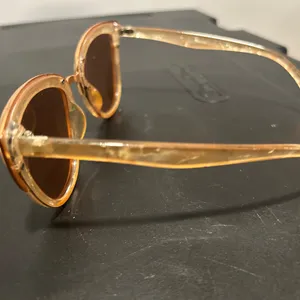 Stylish Gold Cat thumbnail 2